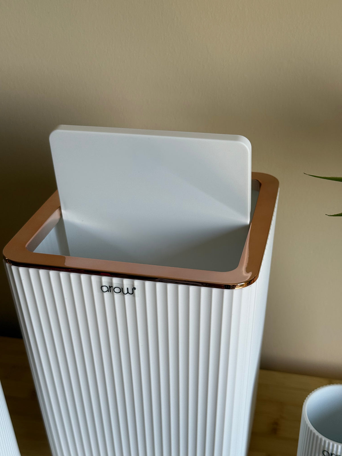 Tamara 5 Parça Akrilik Banyo Seti Beyaz-Gold KOD:2651
