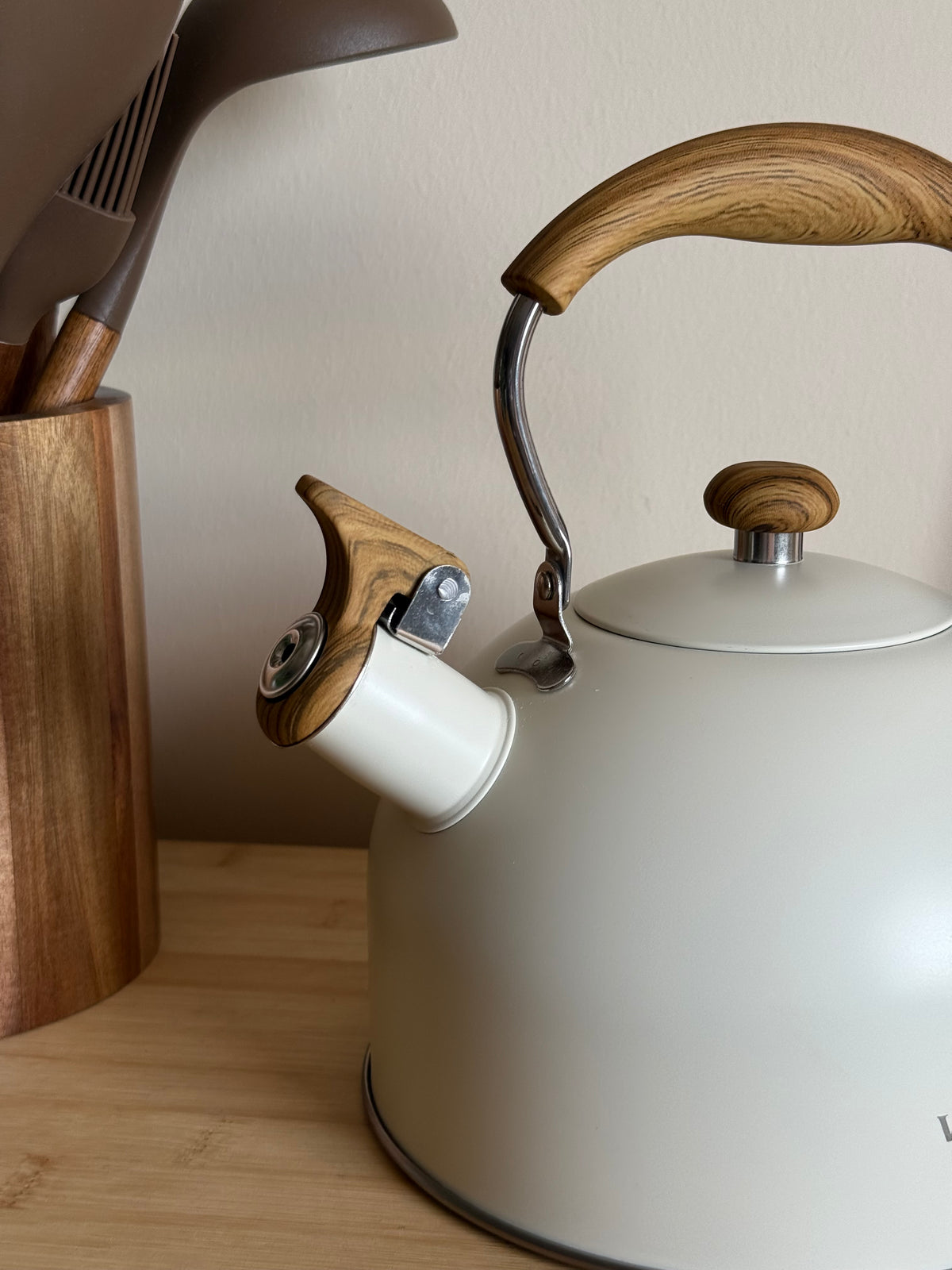 Vicalina Çelik Fırın Boya Çaydanlık 2,5 Litre Krem KOD:9236